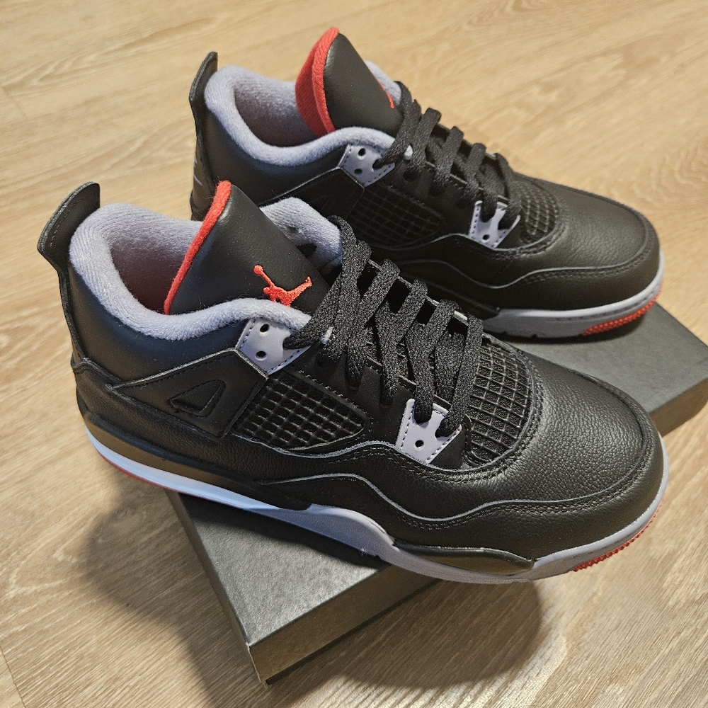 Jordan 4 Retro - Picture 2 of 5
